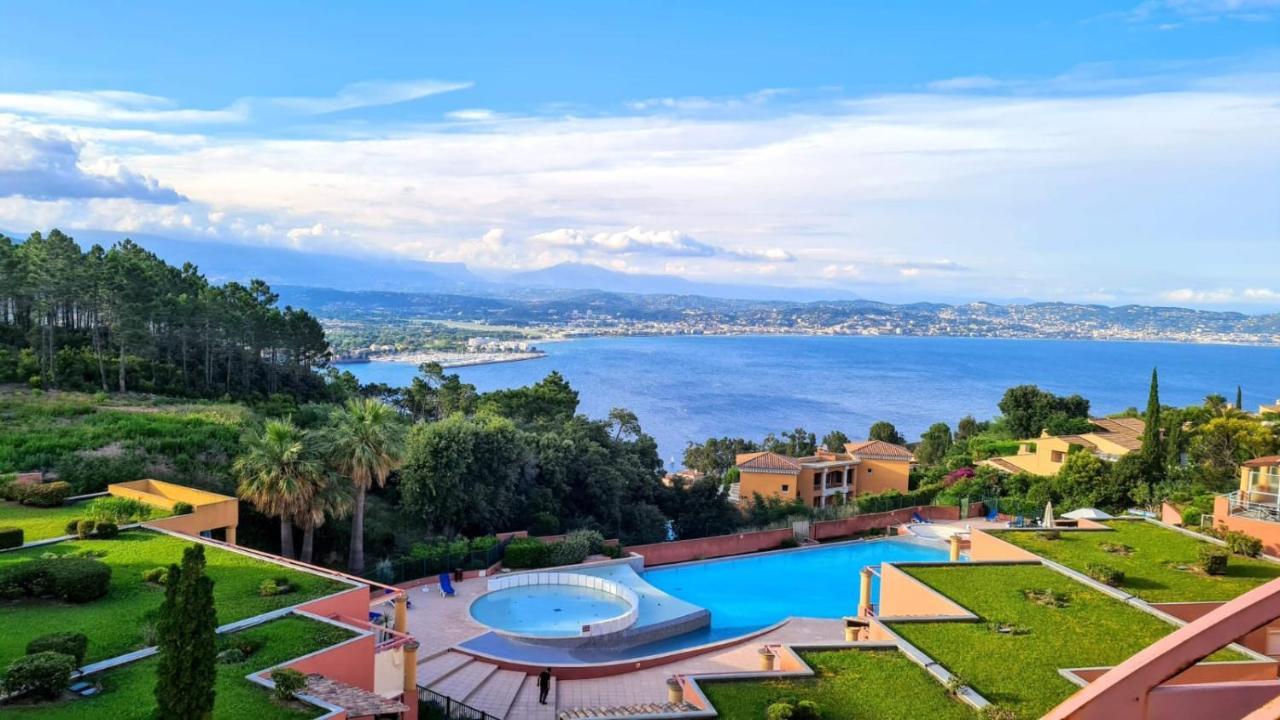 Apartment Vue Et Sur La Baie De Cannes Piscine 450m2 Randonnee Vtt Au Pied De L Esterel