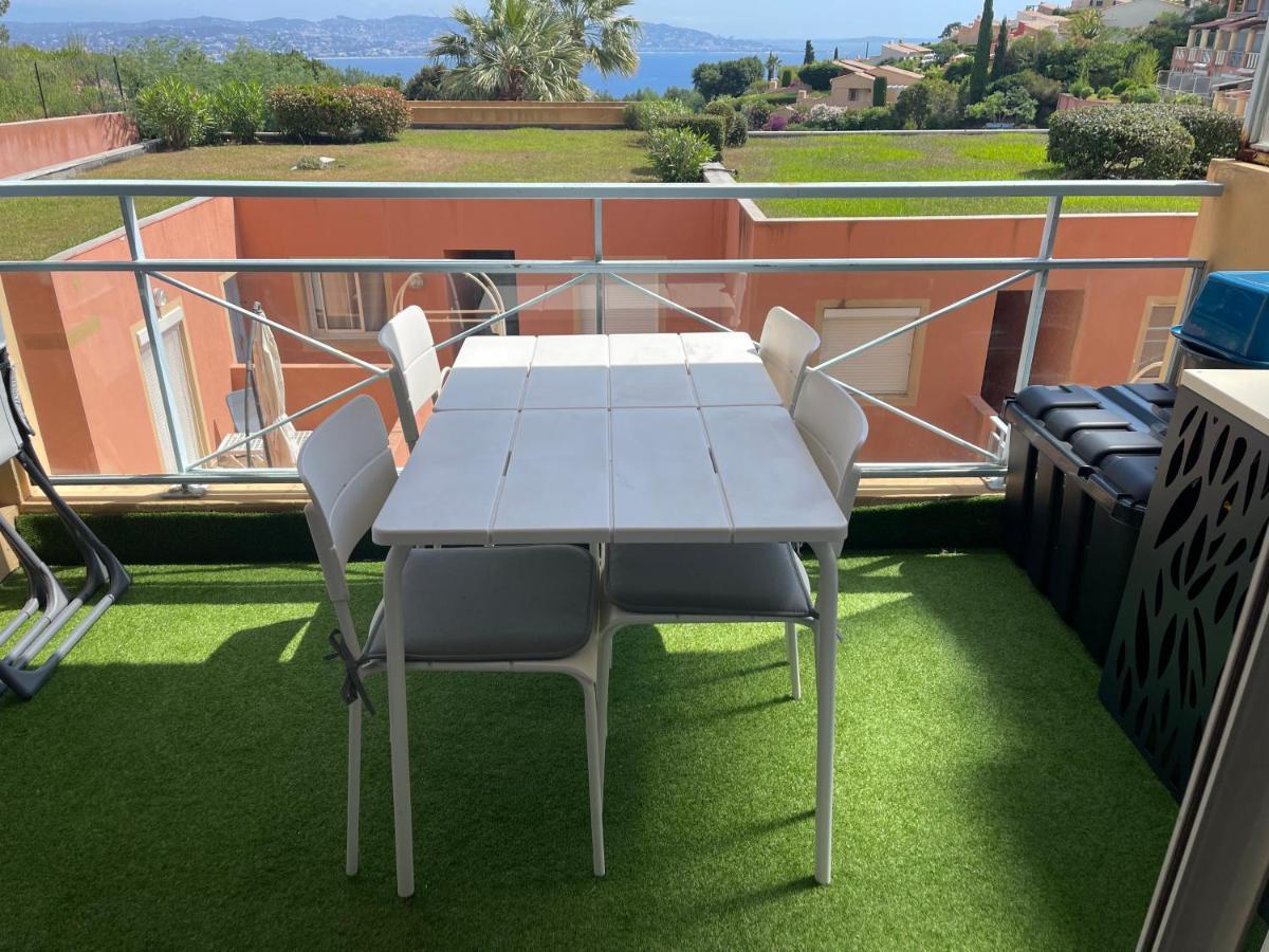 Vue Et Sur La Baie De Cannes Piscine 450m2 Randonnee Vtt Au Pied De L Esterel *