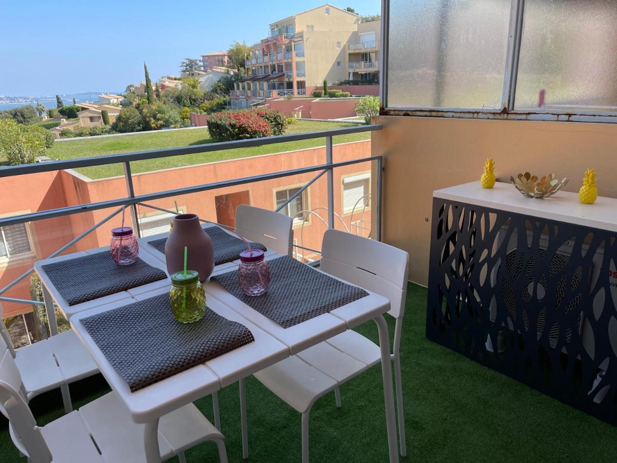 Vue Et Sur La Baie De Cannes Piscine 450m2 Randonnee Vtt Au Pied De L Esterel