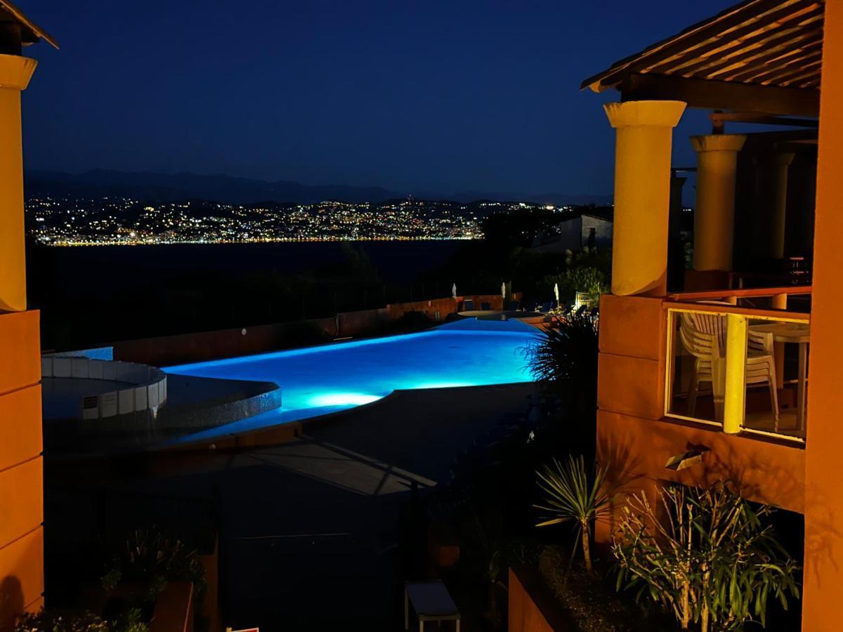 Vue Et Sur La Baie De Cannes Piscine 450m2 Randonnee Vtt Au Pied De L Esterel * Theoule-sur-Mer
