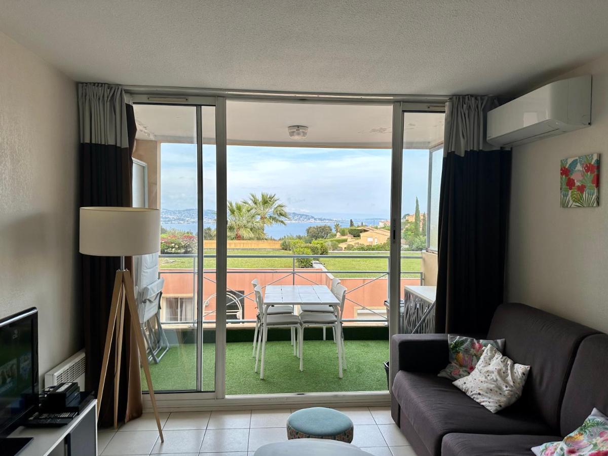 Vue Et Sur La Baie De Cannes Piscine 450m2 Randonnee Vtt Au Pied De L Esterel *